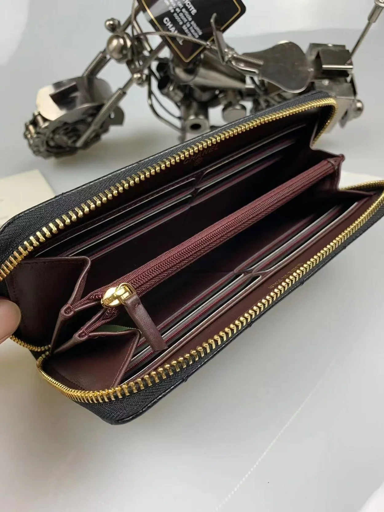 샤넬 클래식 지퍼 지갑