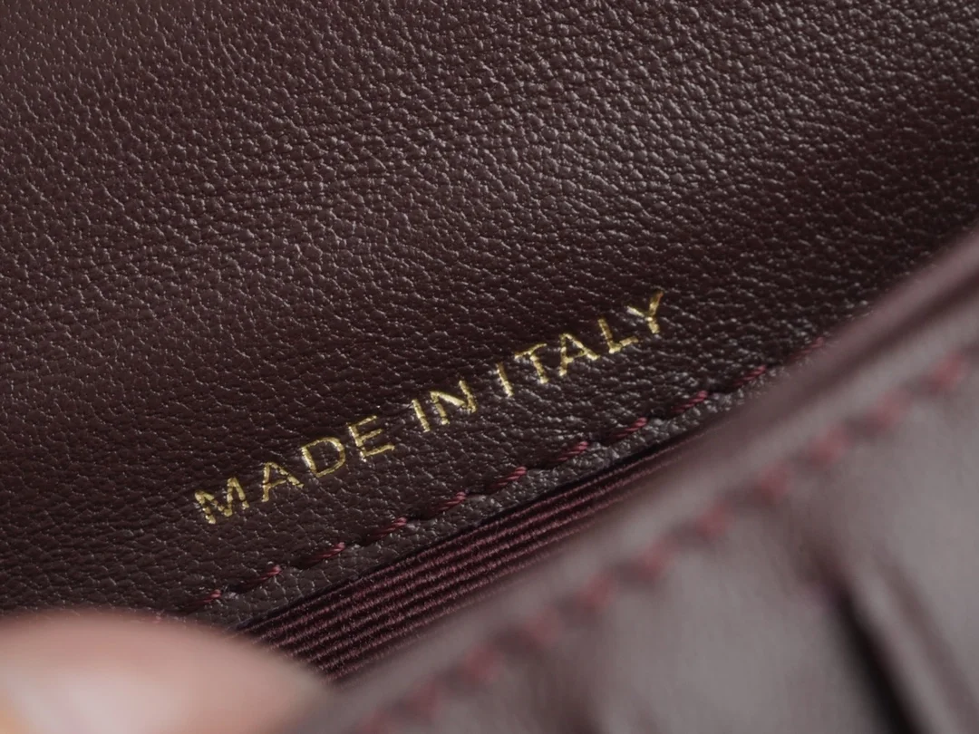 샤넬 클래식 램스킨 플랩 장지갑