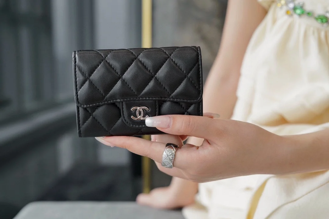 샤넬 클래식 램스킨 카드 월릿