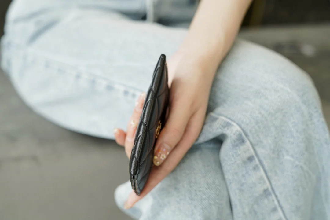 샤넬 클래식 램스킨 카드 슬롯 홀더