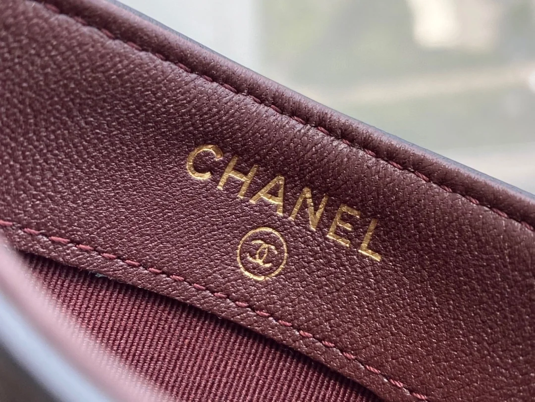 샤넬 클래식 램스킨 카드 슬롯 홀더