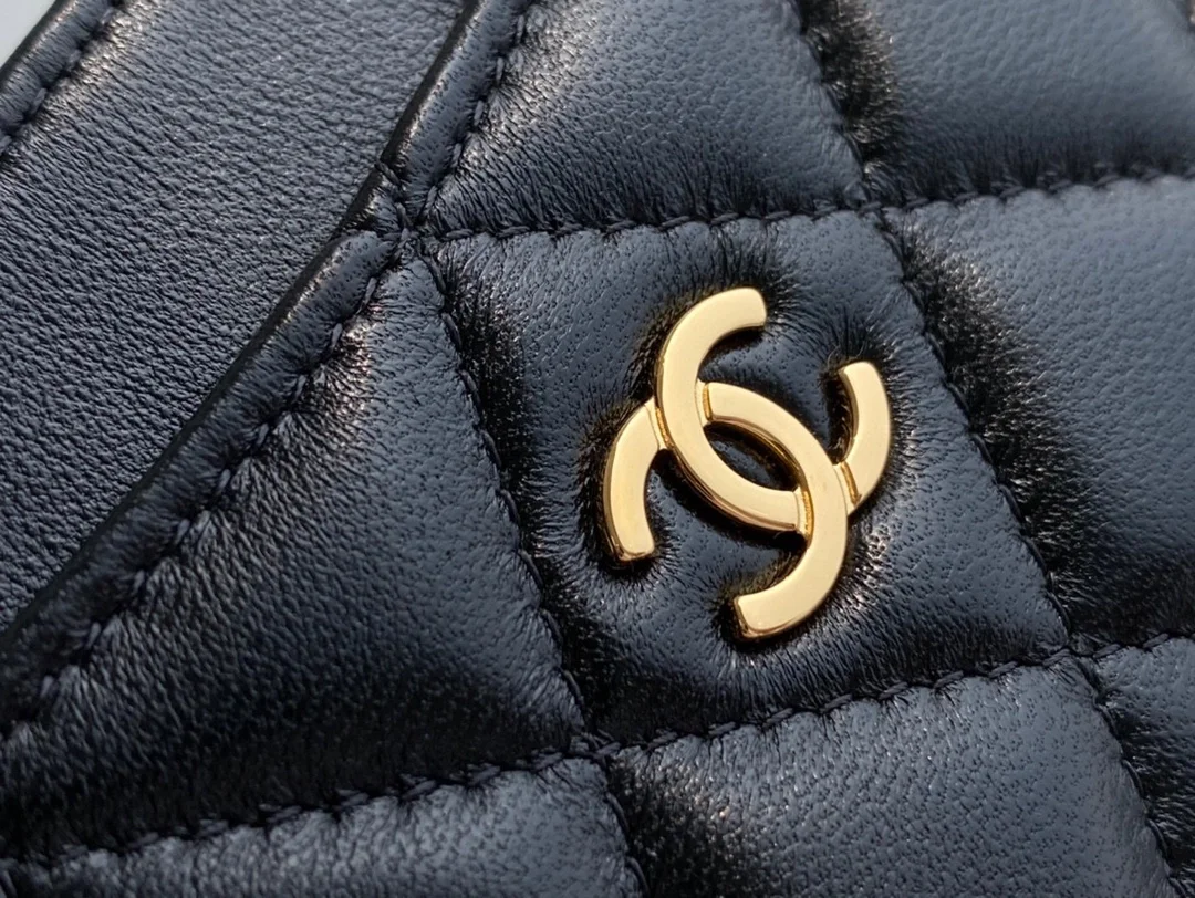 샤넬 클래식 램스킨 카드 슬롯 홀더