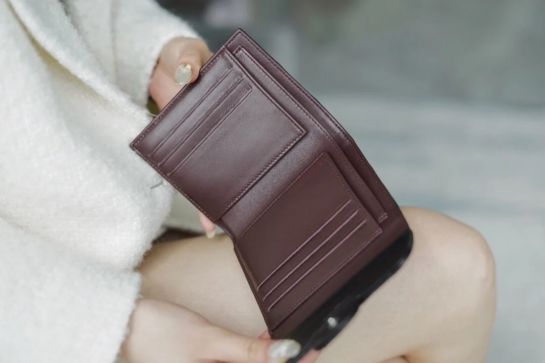 샤넬 클래식 램스킨 스몰 플랩 지갑 실버