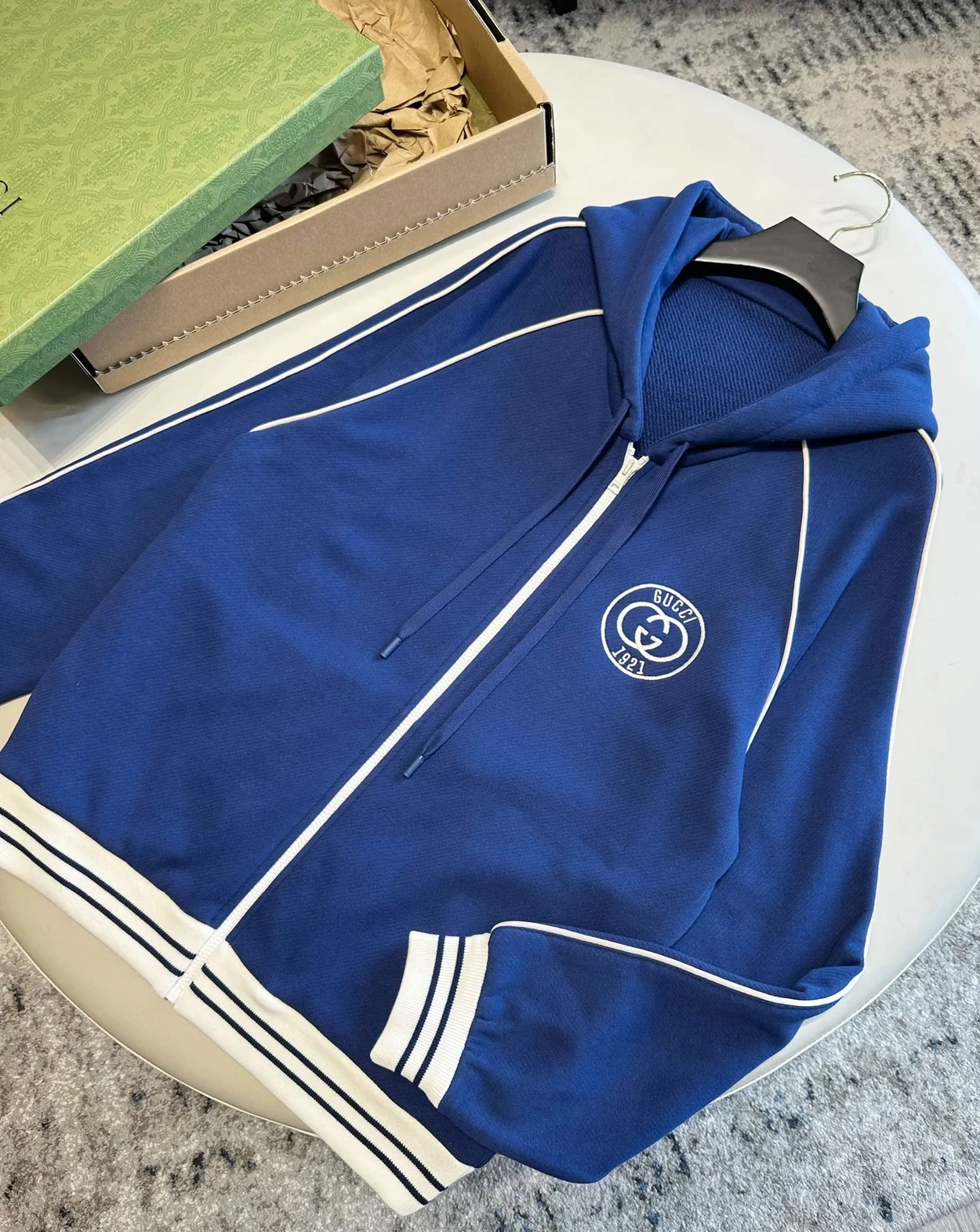 구찌 인터로킹 G 로고패치 후드