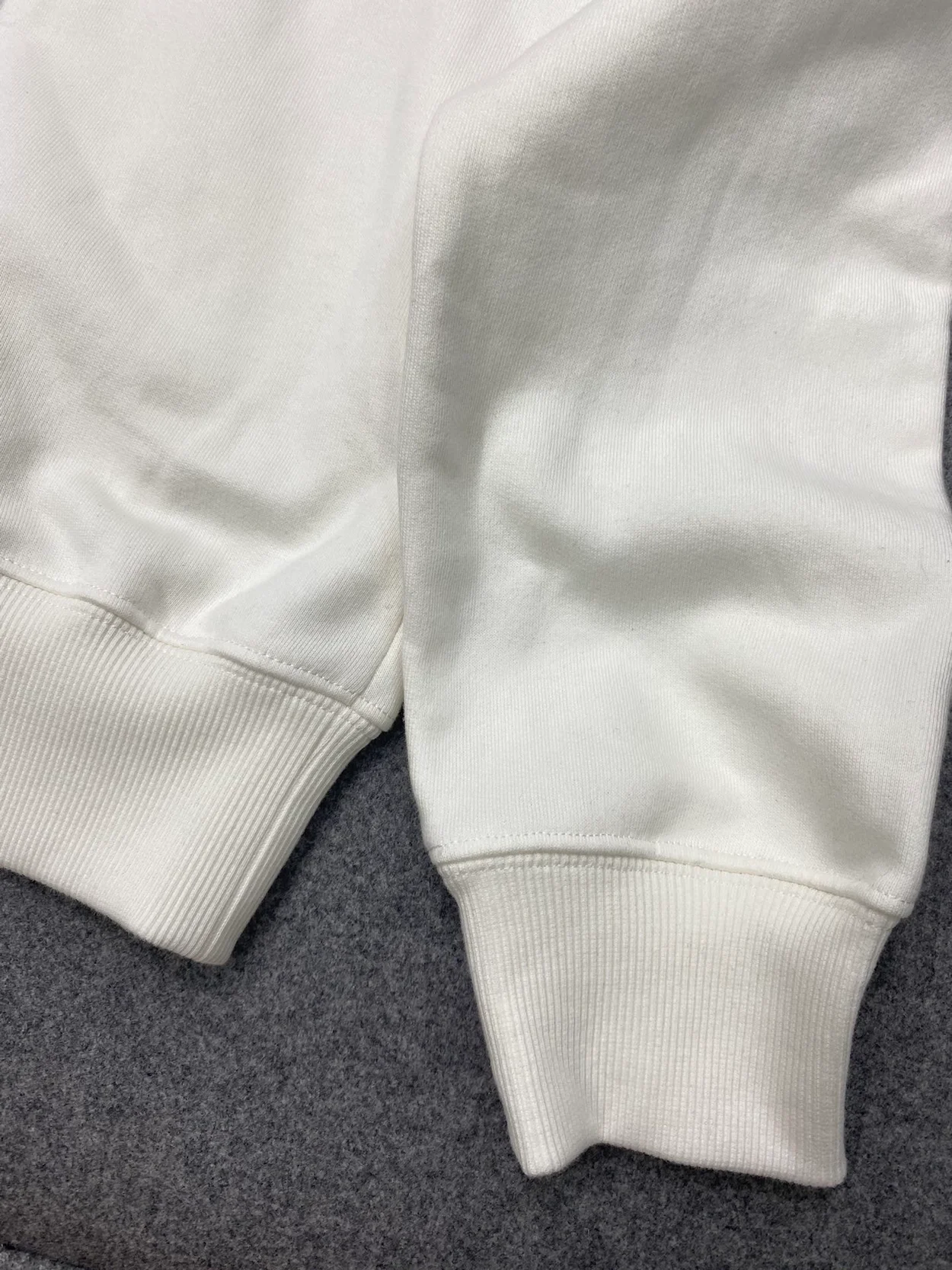 디올 인터레이스 레귤러 핏 스웨트셔츠