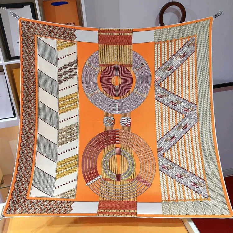 에르메스 스테이틀리 휠 까레  실크 스카프 90