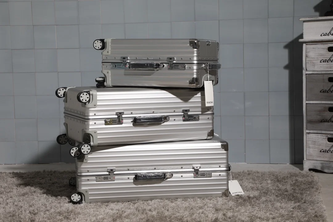 리모와 클래식 수트 케이스