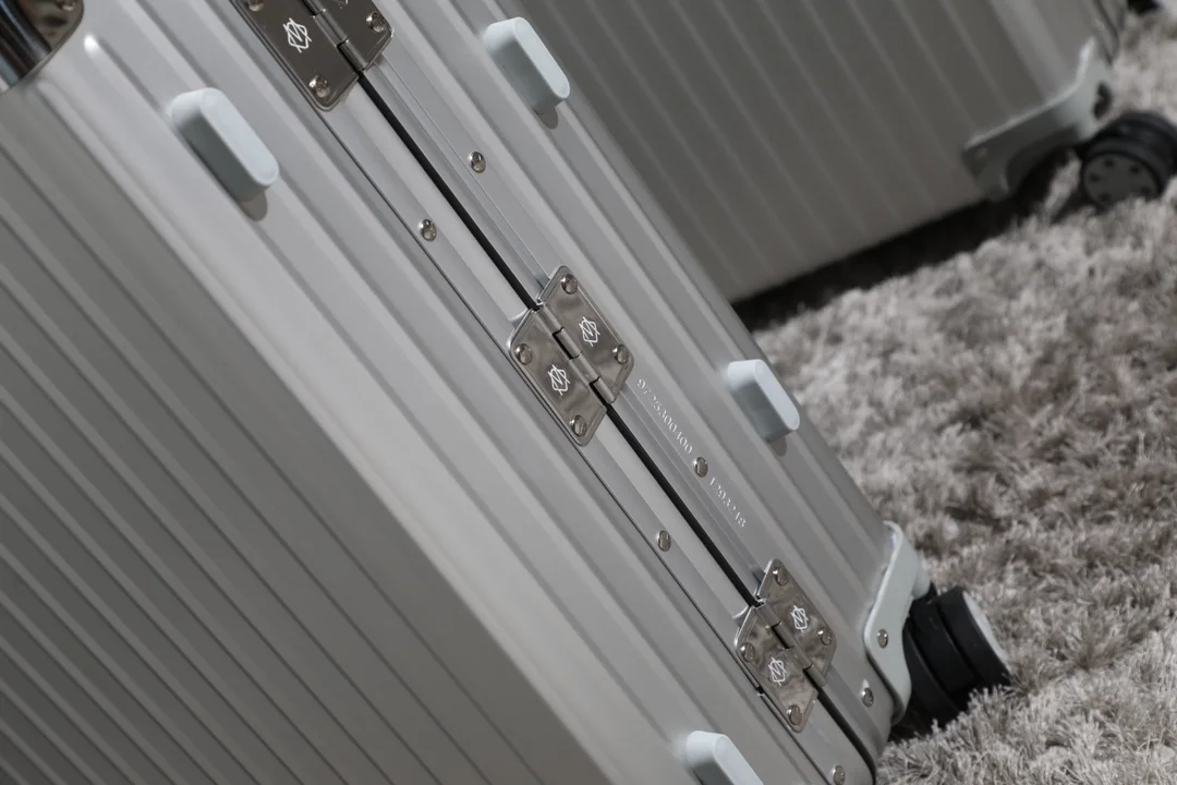 리모와 클래식 수트 케이스