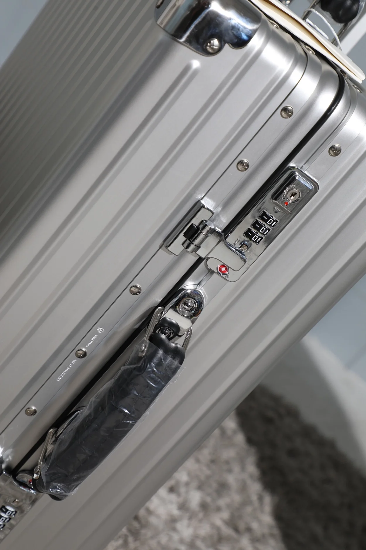 리모와 클래식 수트 케이스