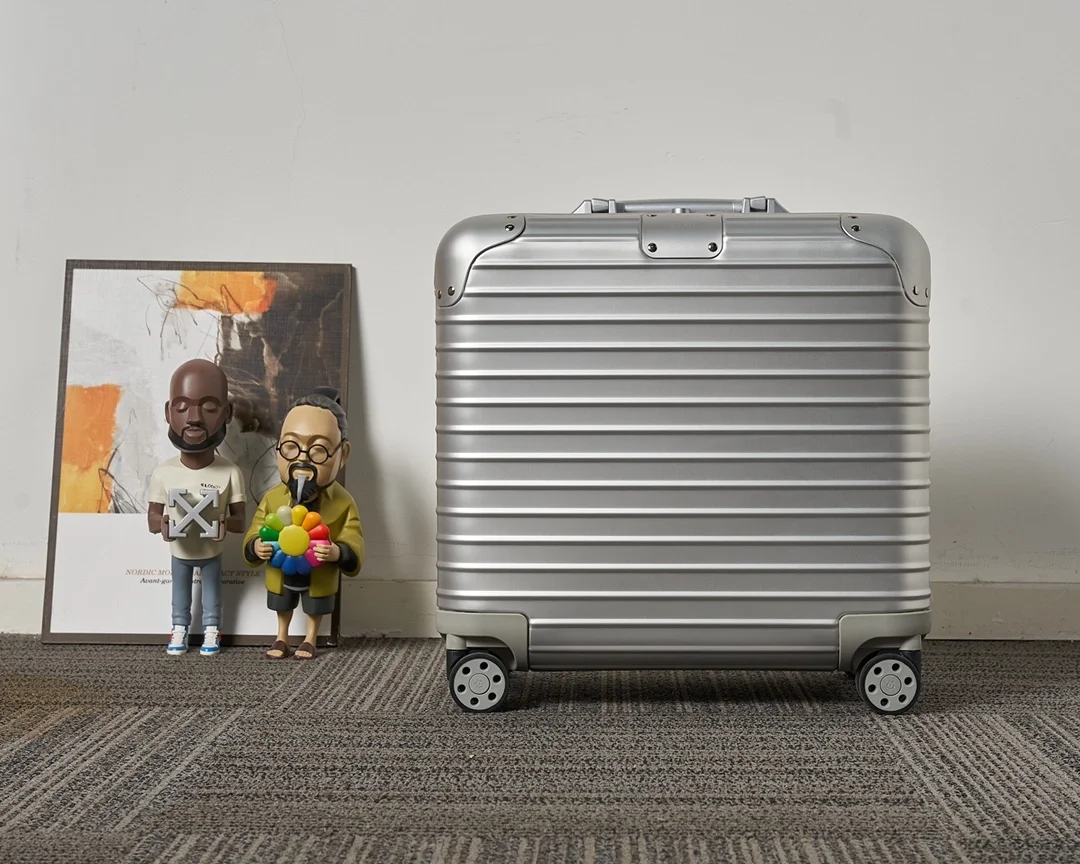 리모와 컴팩트 실버 캐리어