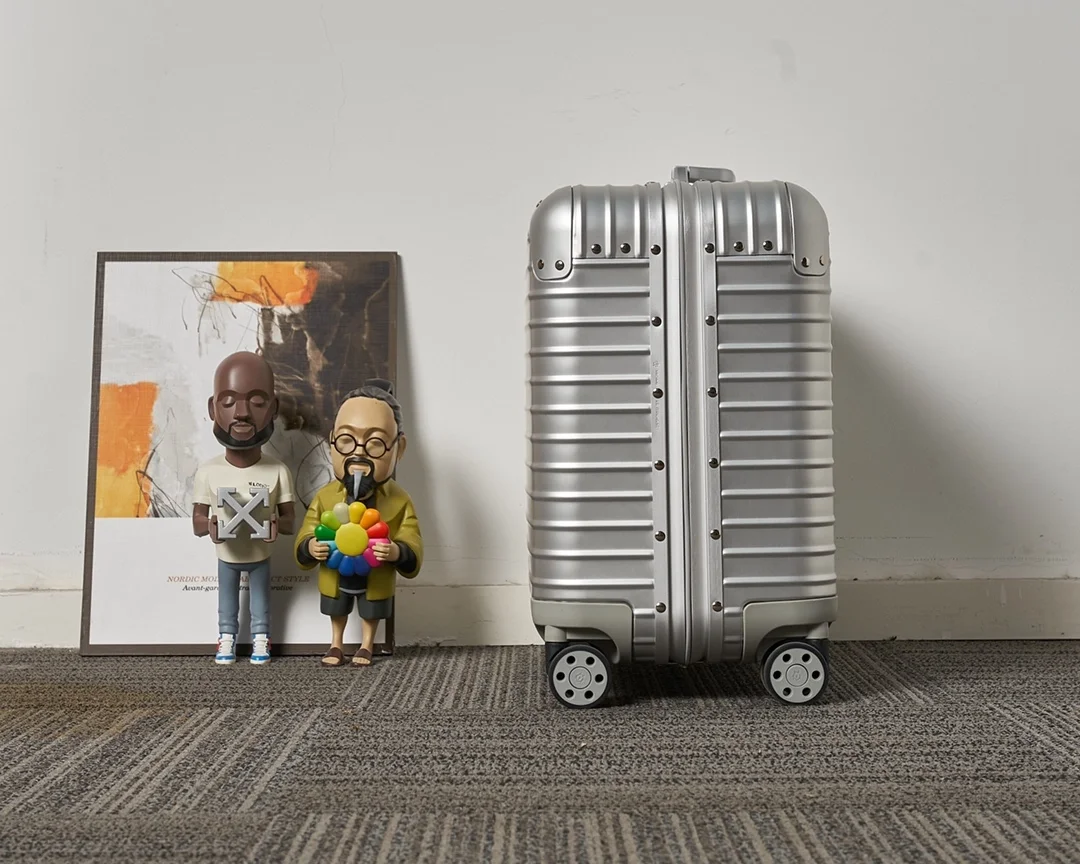 리모와 컴팩트 실버 캐리어