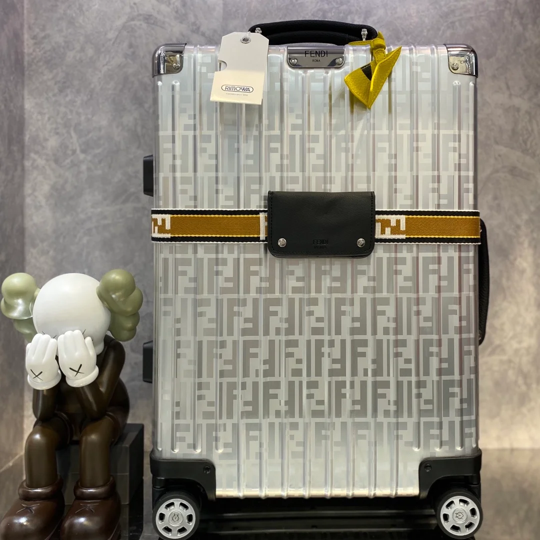 리모와 x 펜디 캐빈 트롤리 수트 케이스