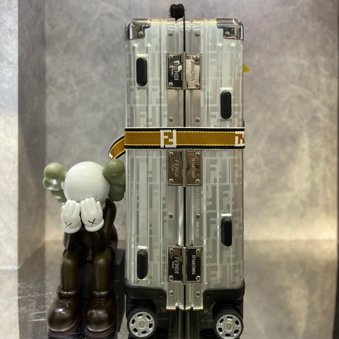 리모와 x 펜디 캐빈 트롤리 수트 케이스