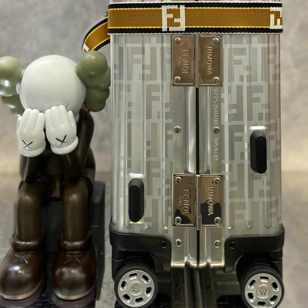 리모와 x 펜디 캐빈 트롤리 수트 케이스