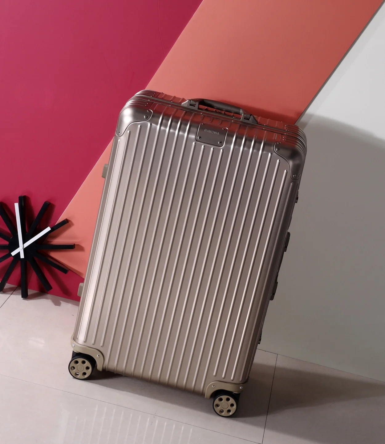 리모와 오리지널 토파스 수트케이스