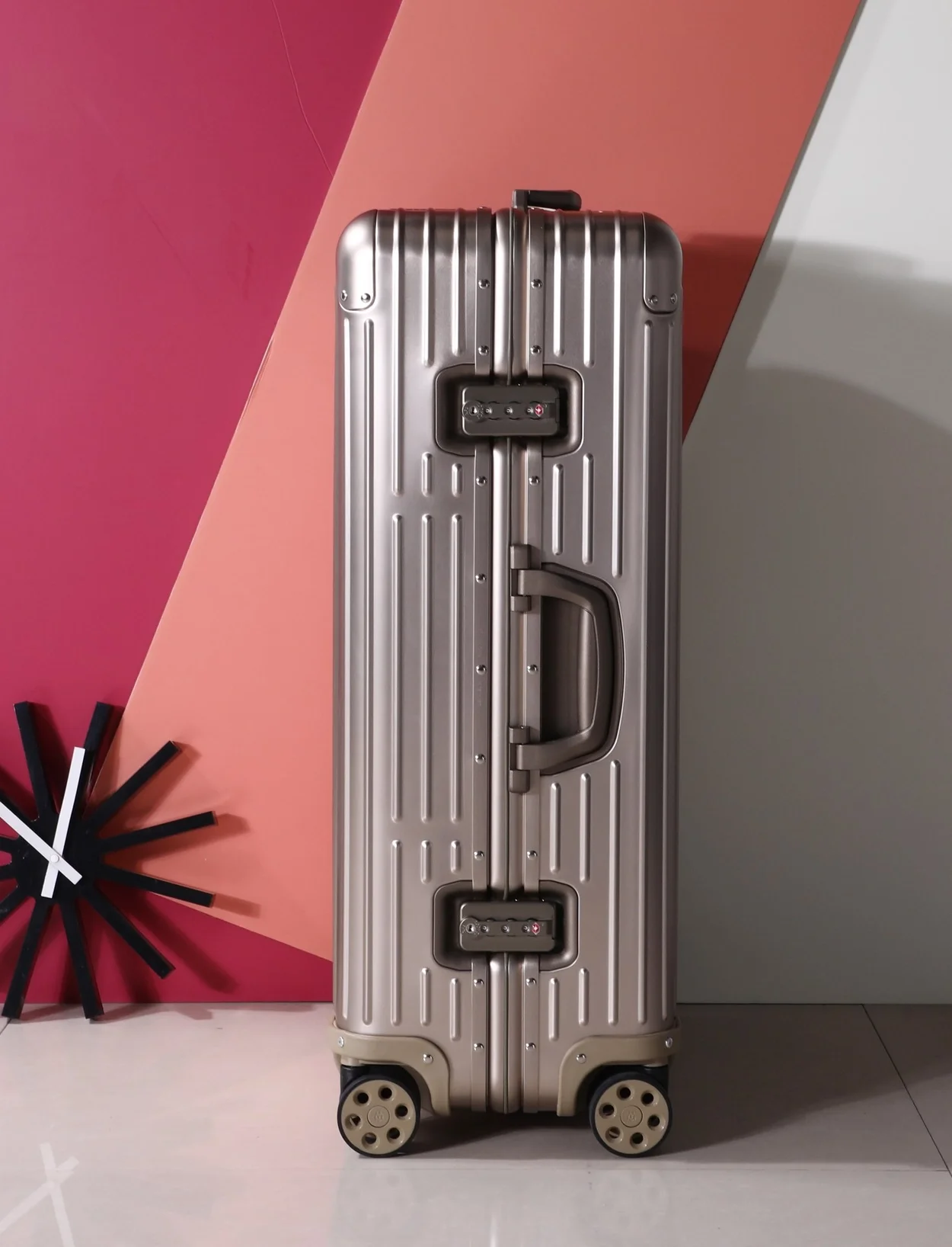 리모와 오리지널 토파스 수트케이스