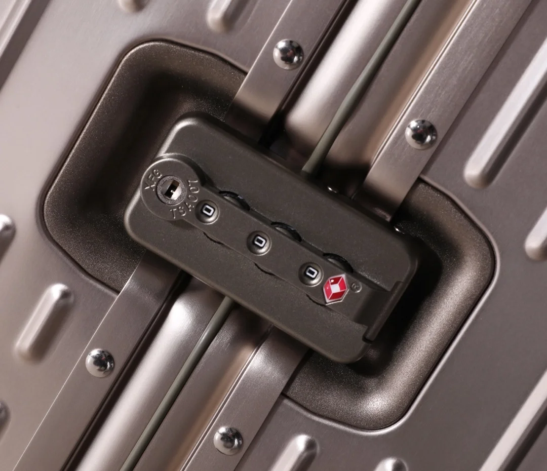 리모와 오리지널 토파스 수트케이스