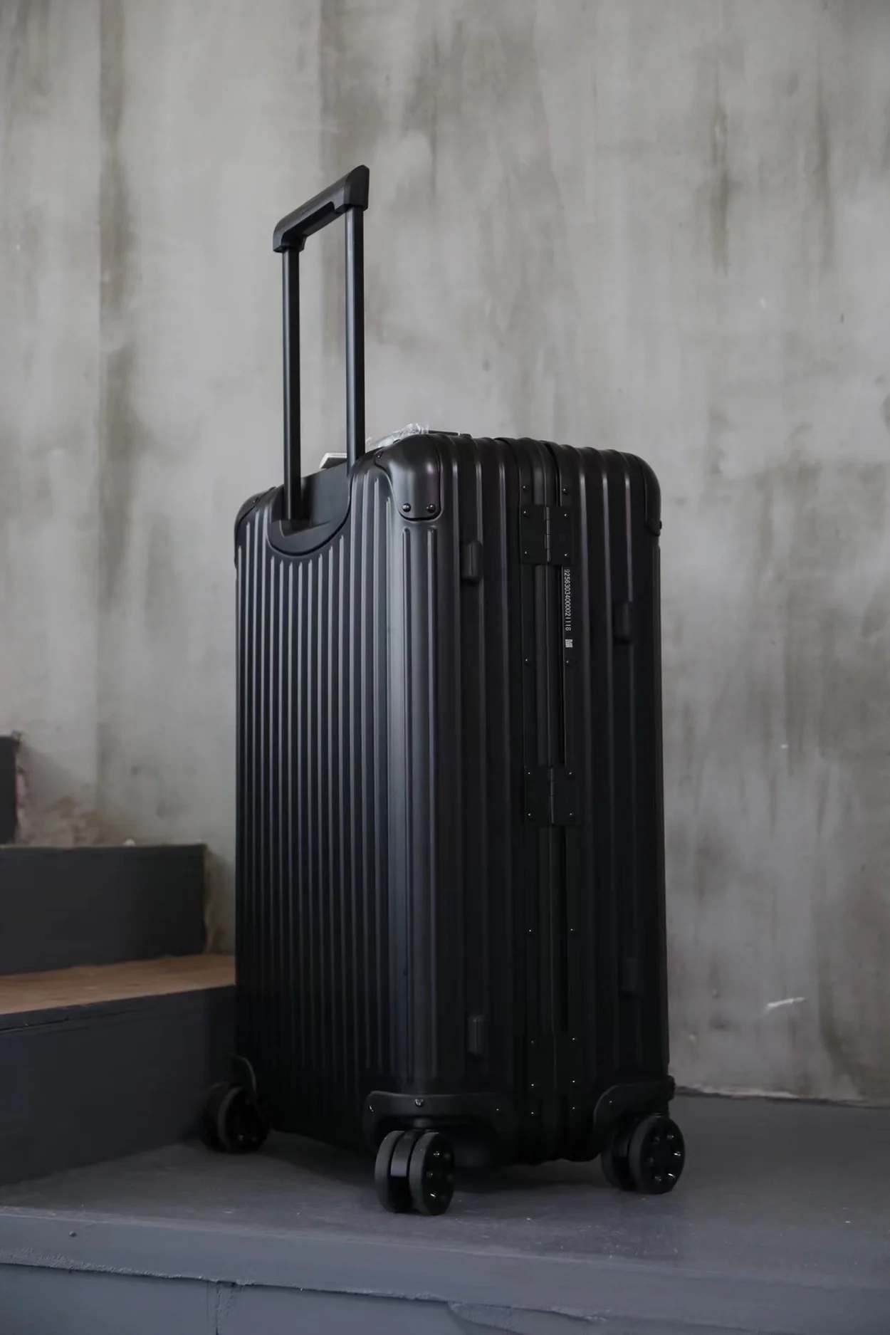 리모와 오리지널 블랙 수트 케이스