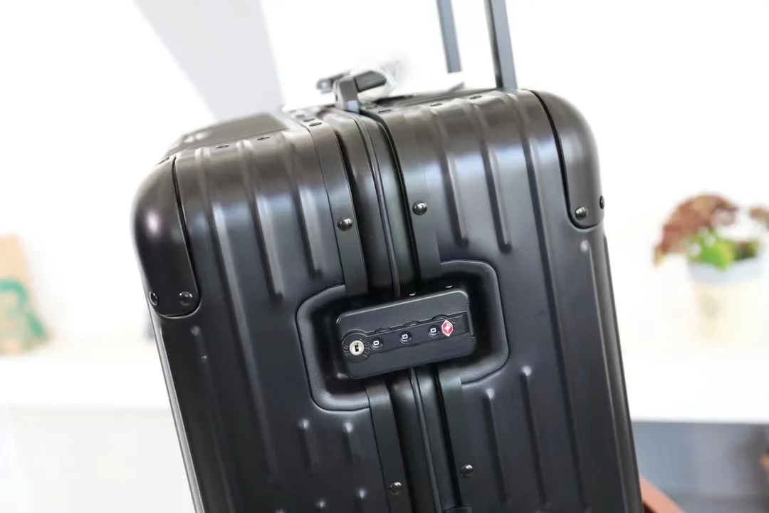 리모와 오리지널 블랙 수트 케이스