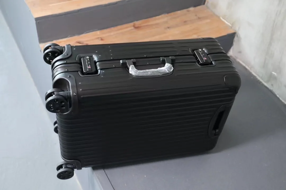 리모와 오리지널 블랙 수트 케이스