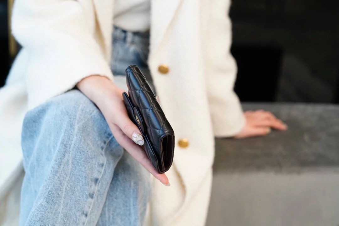 샤넬 클래식 램스킨 스몰 플랩 지갑 골드