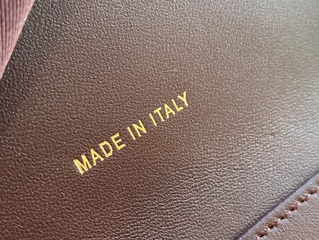 샤넬 클래식 램스킨 스몰 플랩 지갑 골드