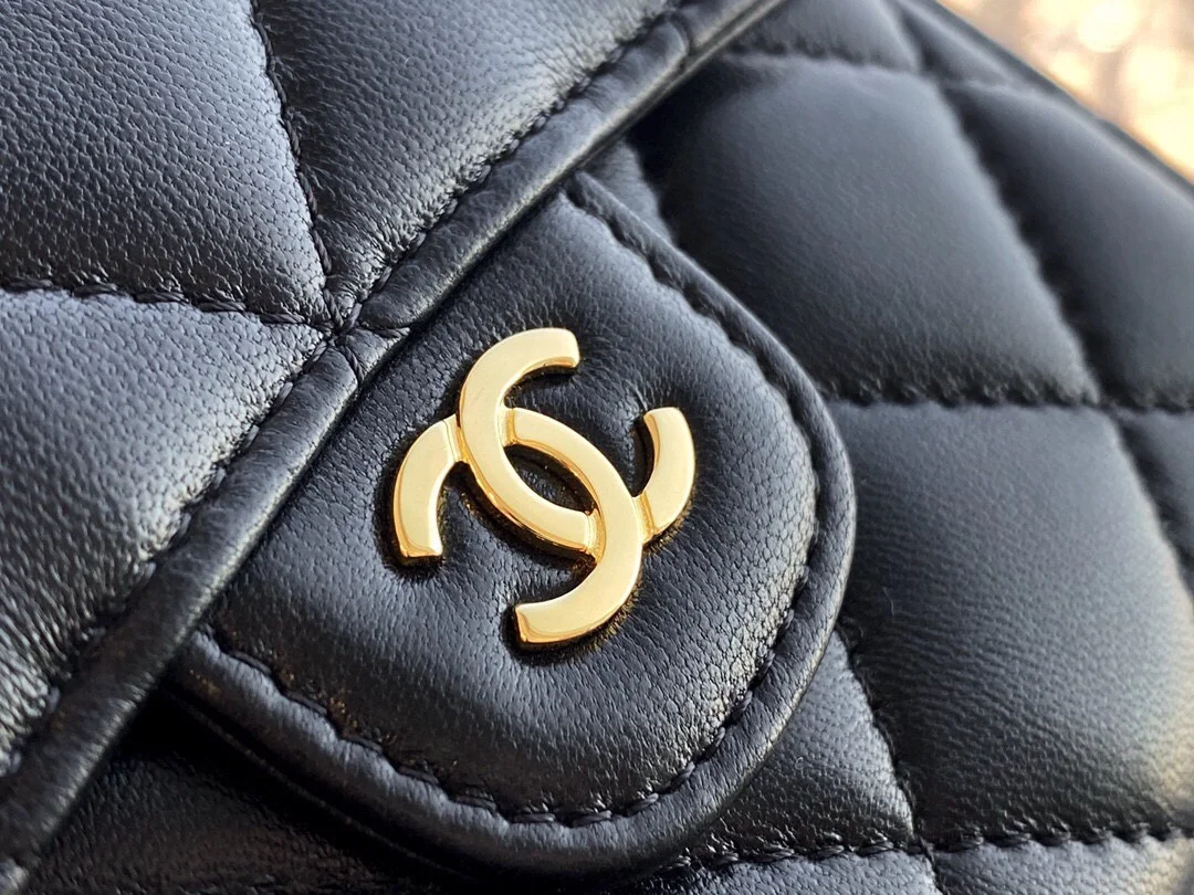 샤넬 클래식 램스킨 스몰 플랩 지갑 골드