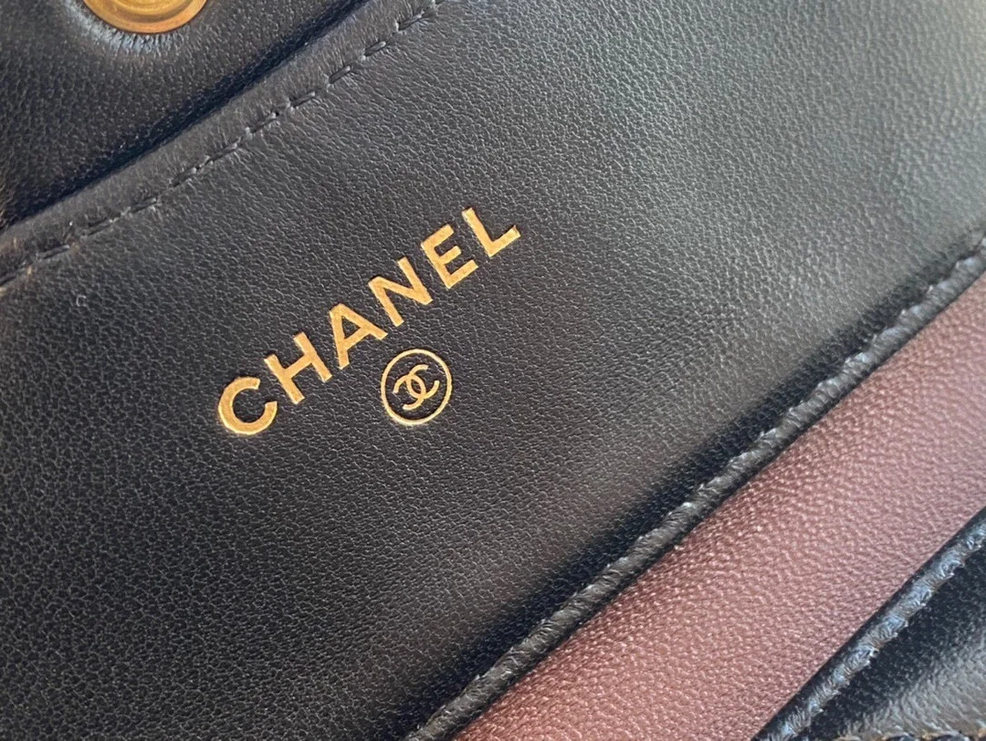 샤넬 클래식 램스킨 스몰 플랩 지갑 골드