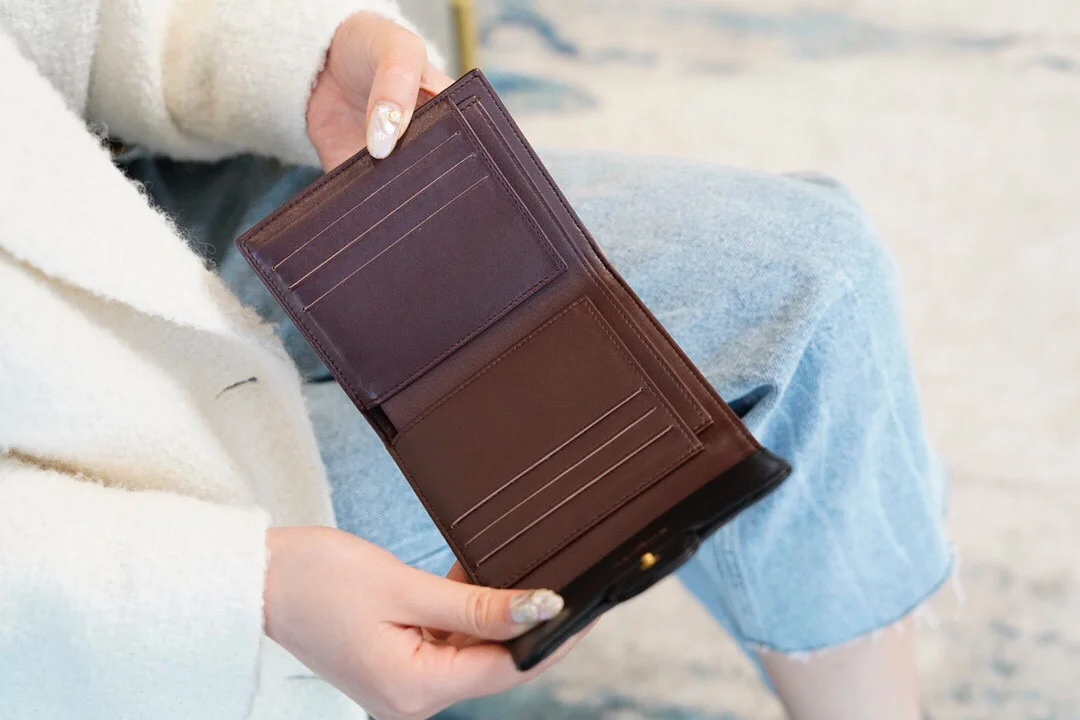 샤넬 클래식 램스킨 스몰 플랩 지갑 골드