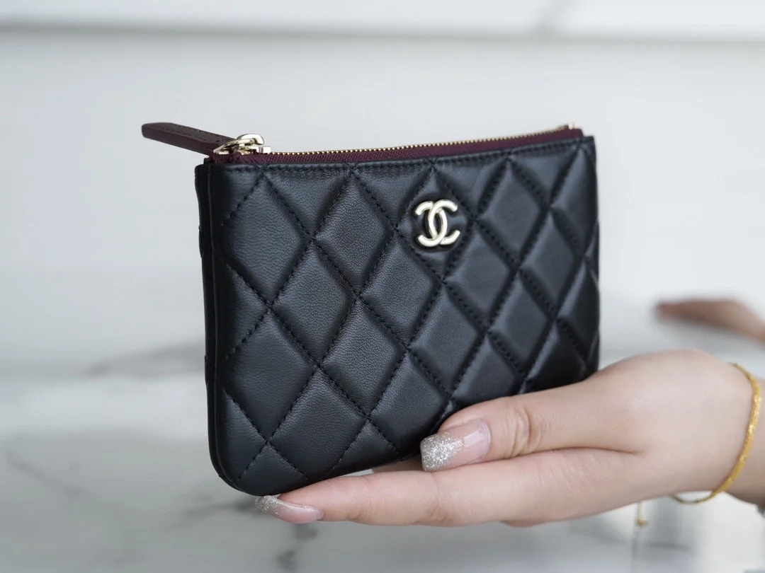 샤넬 클래식 램스킨 미니 파우치