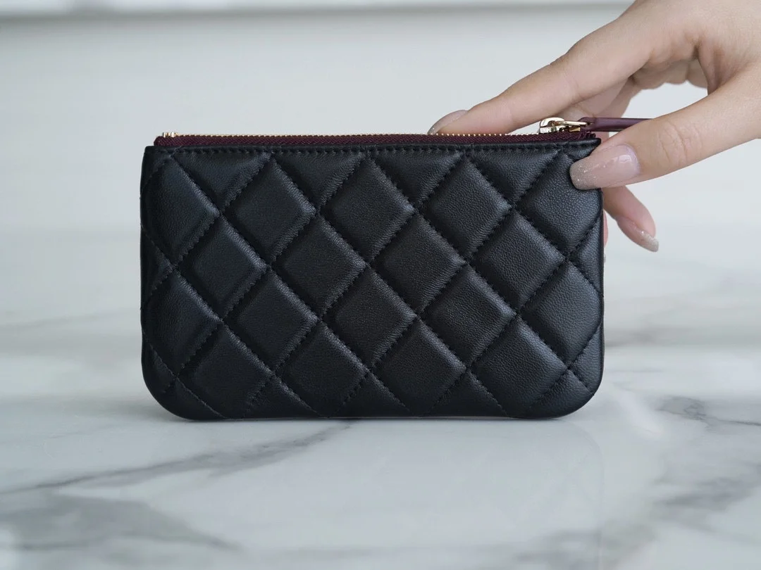 샤넬 클래식 램스킨 미니 파우치