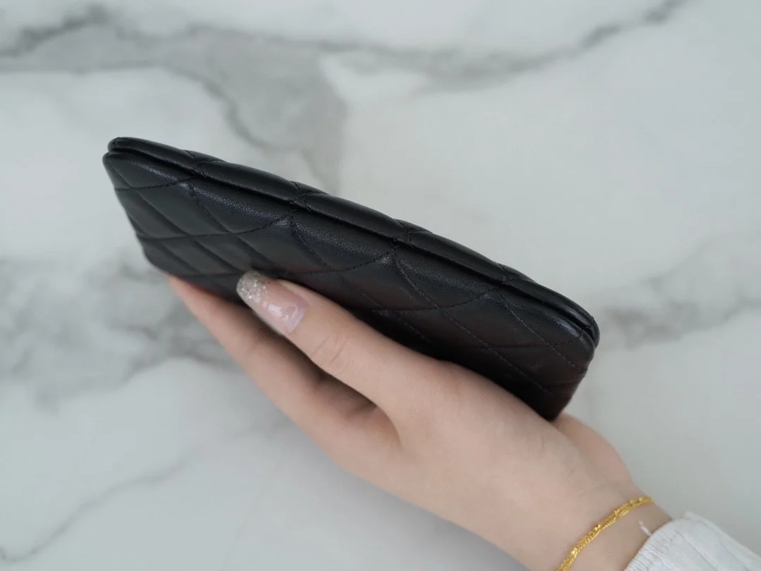 샤넬 클래식 램스킨 미니 파우치