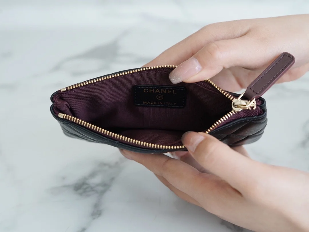 샤넬 클래식 램스킨 미니 파우치