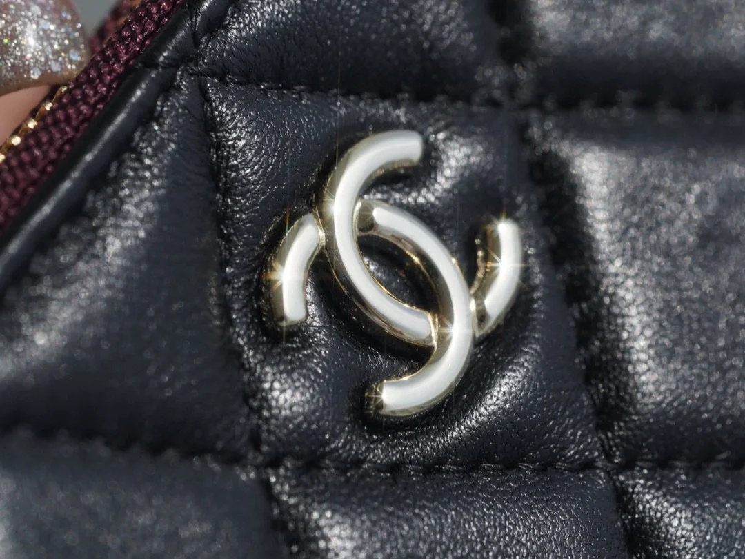 샤넬 클래식 램스킨 미니 파우치