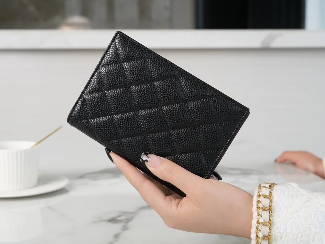 샤넬 캐비어 여권 지갑