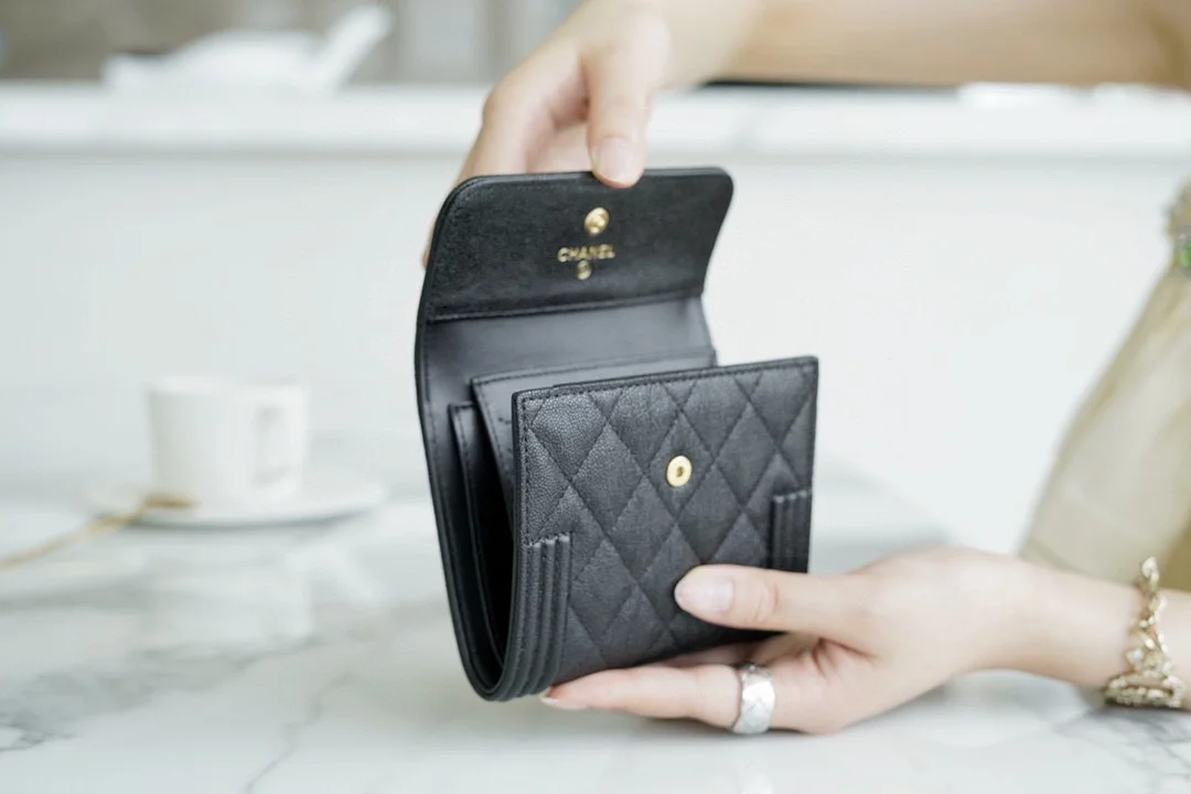 샤넬 보이 플랩 월릿