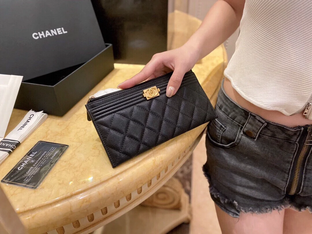 샤넬 보이 지퍼 파우치 월릿