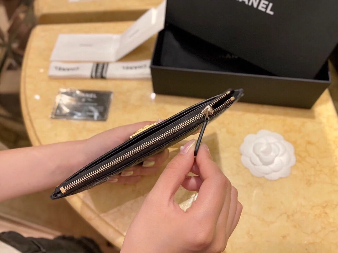 샤넬 보이 지퍼 파우치 월릿