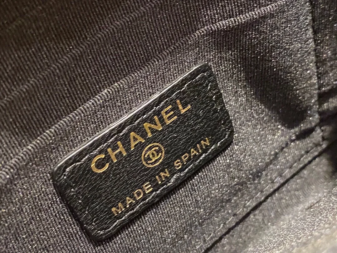 샤넬 보이 지퍼 파우치 월릿