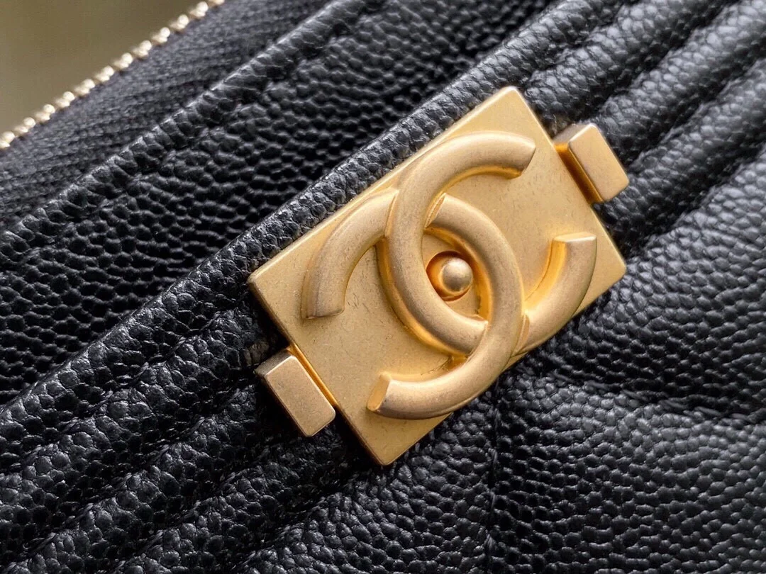 샤넬 보이 지퍼 파우치 월릿