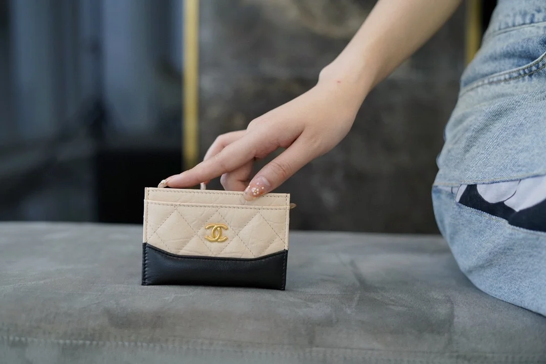 샤넬 가브리엘 카드 홀더 베이지