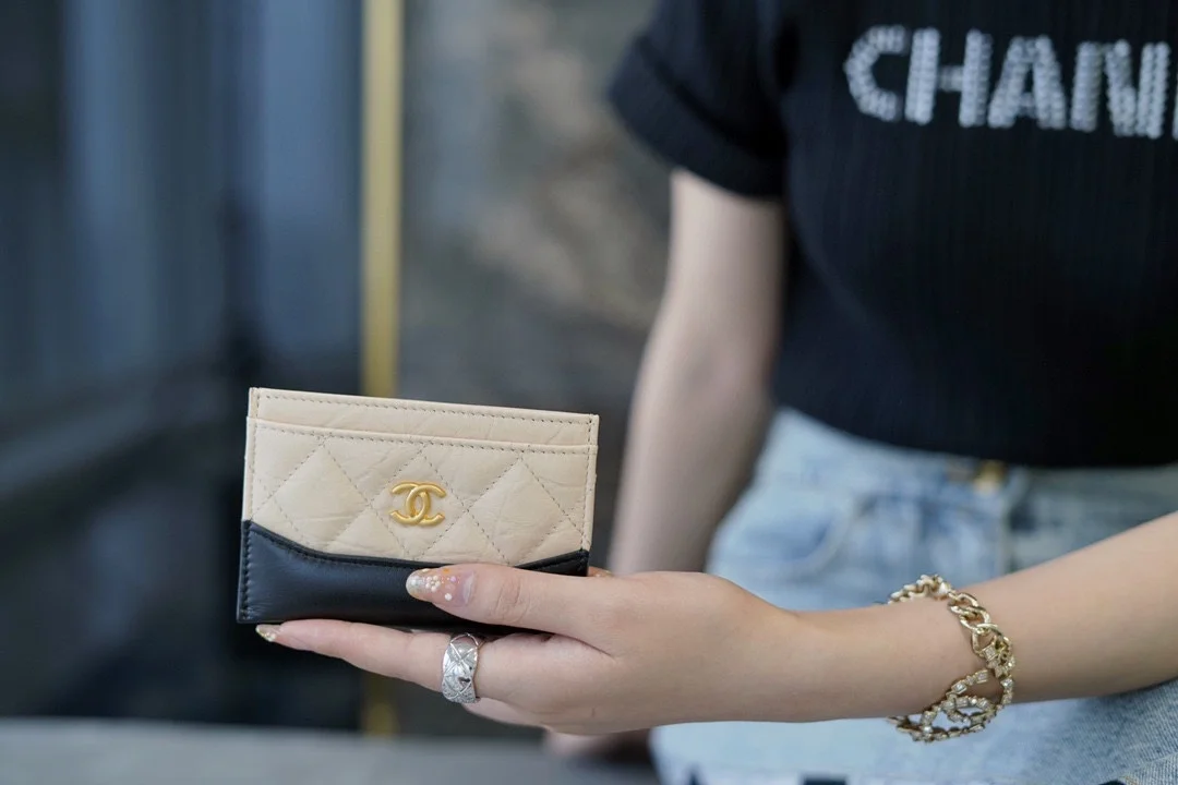 샤넬 가브리엘 카드 홀더 베이지