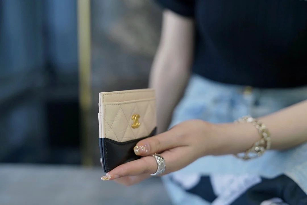 샤넬 가브리엘 카드 홀더 베이지