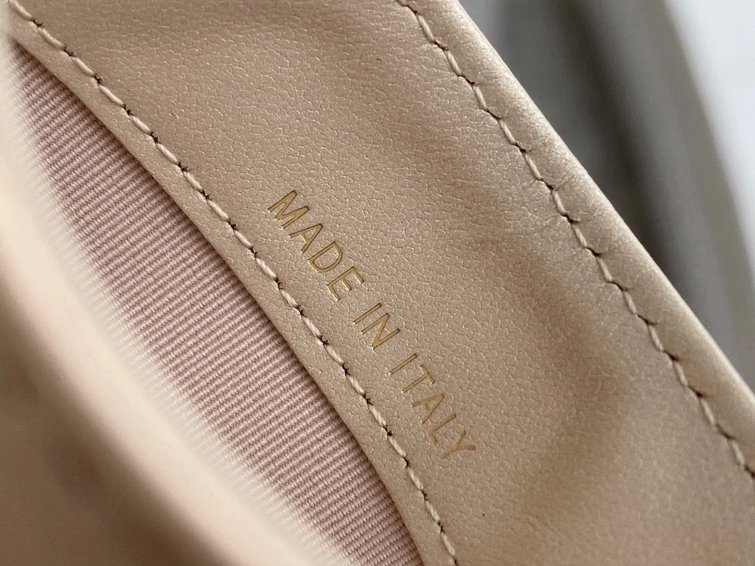 샤넬 가브리엘 카드 홀더 베이지