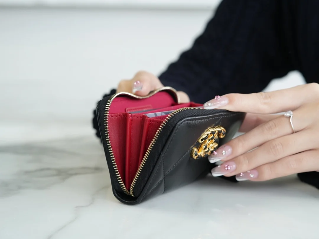샤넬 19 지퍼 코인 지갑 블랙