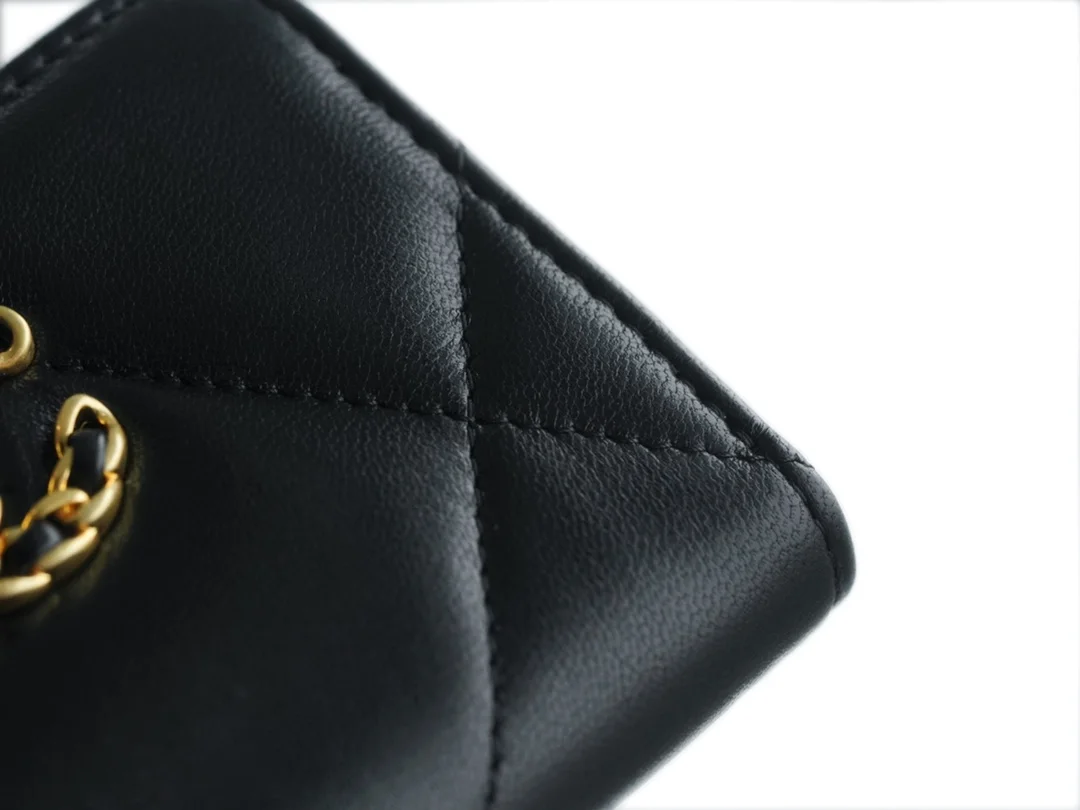 샤넬 19 지퍼 코인 지갑 블랙