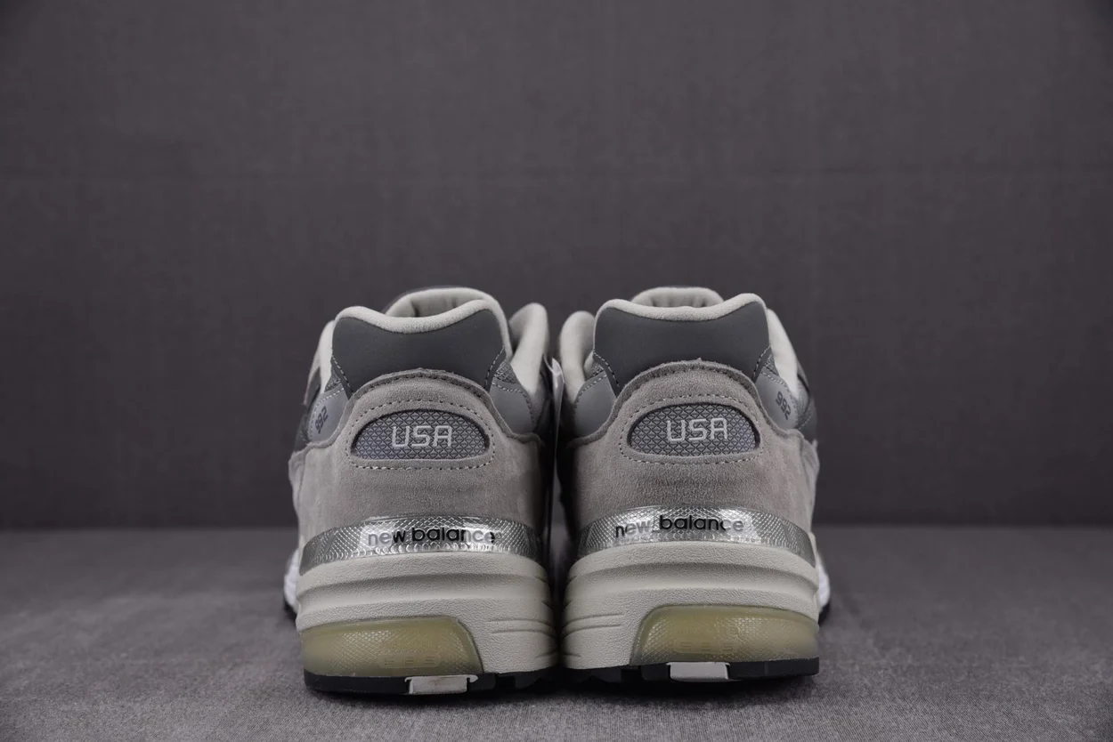 뉴발란스 992 메이드 인 USA 그레이