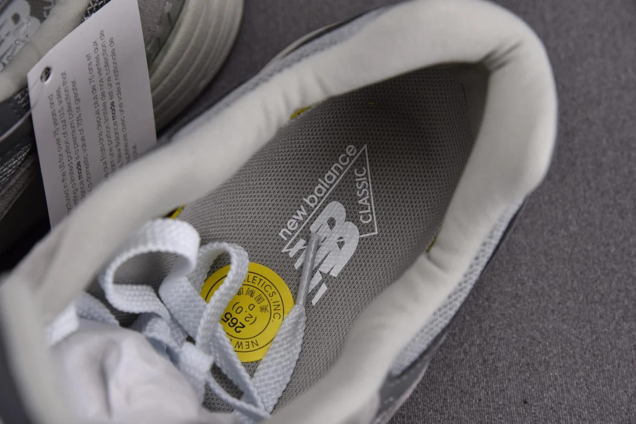 뉴발란스 992 메이드 인 USA 그레이
