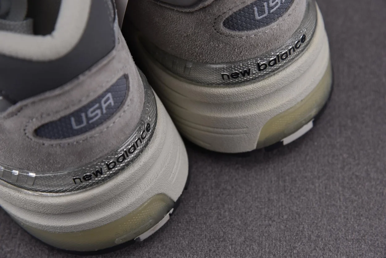 뉴발란스 992 메이드 인 USA 그레이