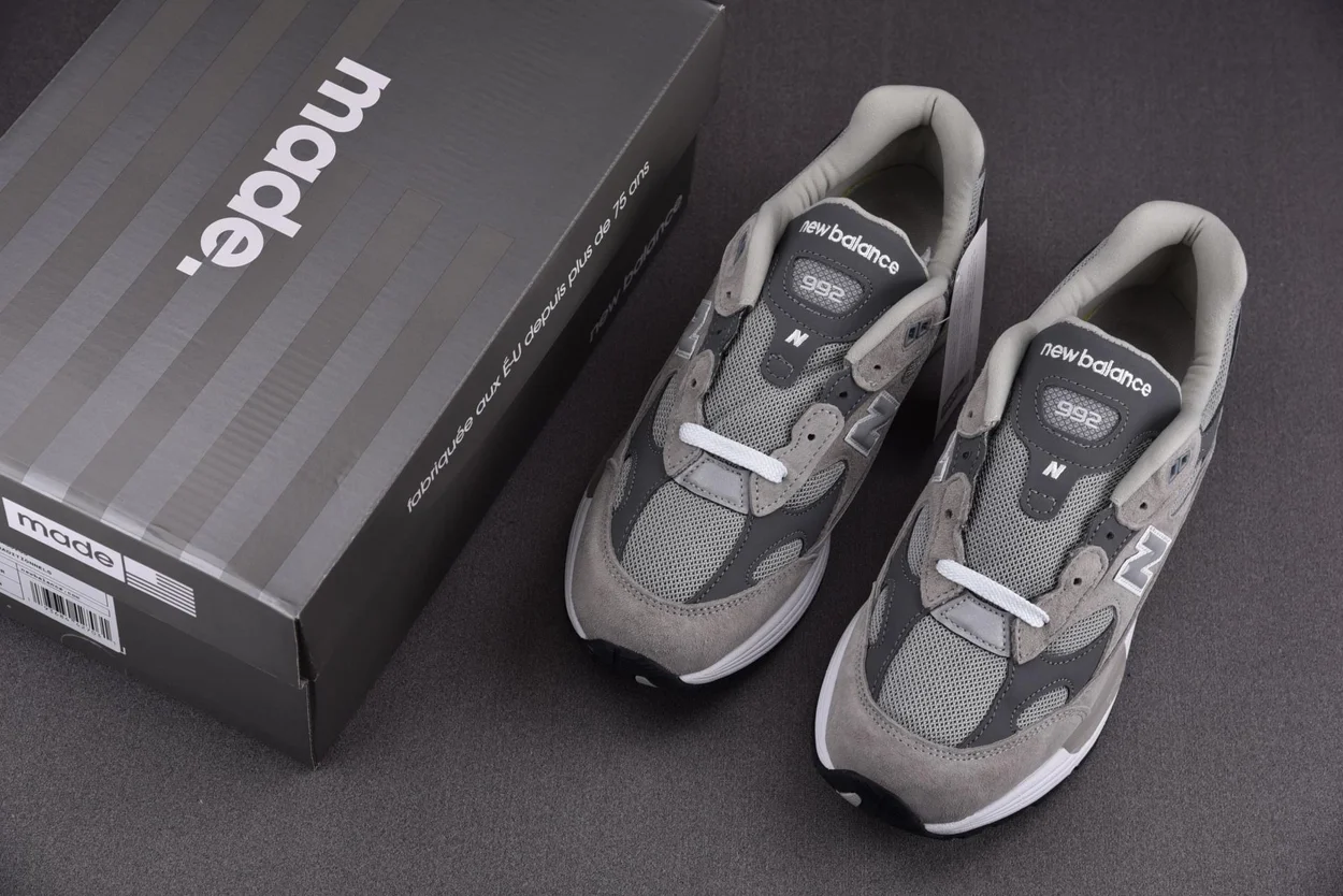 뉴발란스 992 메이드 인 USA 그레이